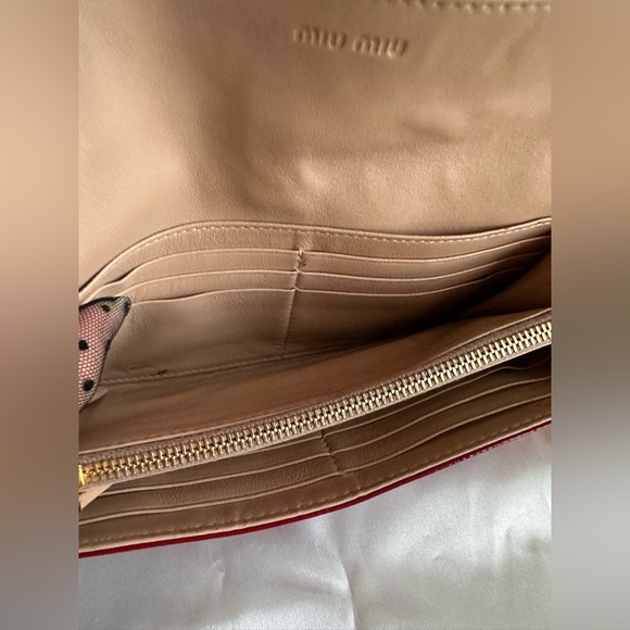 Miu Miu Rare Patent Leather Ruffle Wallet on a chain - Picture 15 of 17